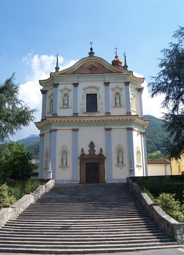 Photo showing: Parish church of Saints Cornelius and Cyprian. Artogne, Val Camonica