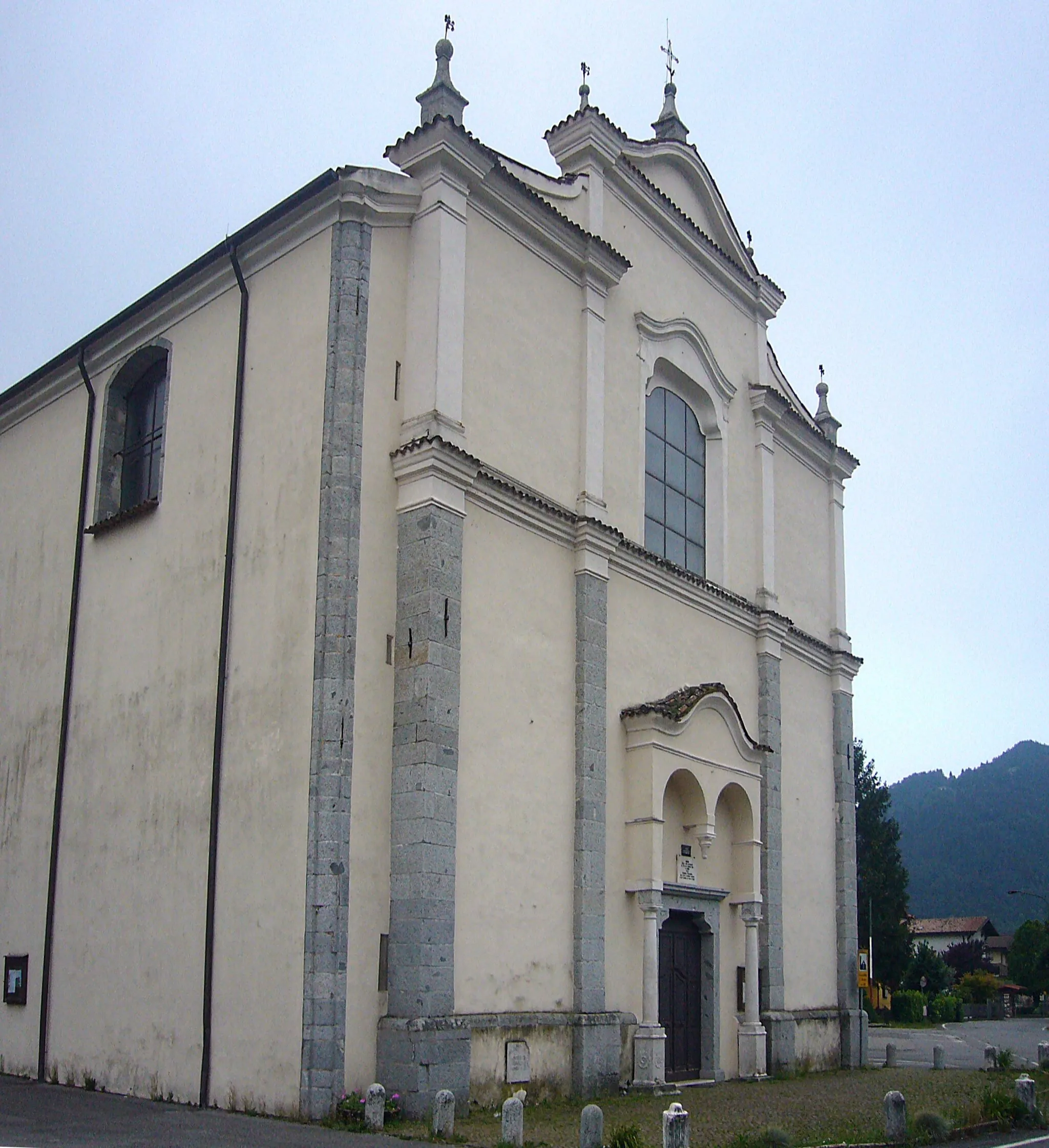 Photo showing: La chiesa di San Michele Arcangelo ad Idro, in provincia di Brescia