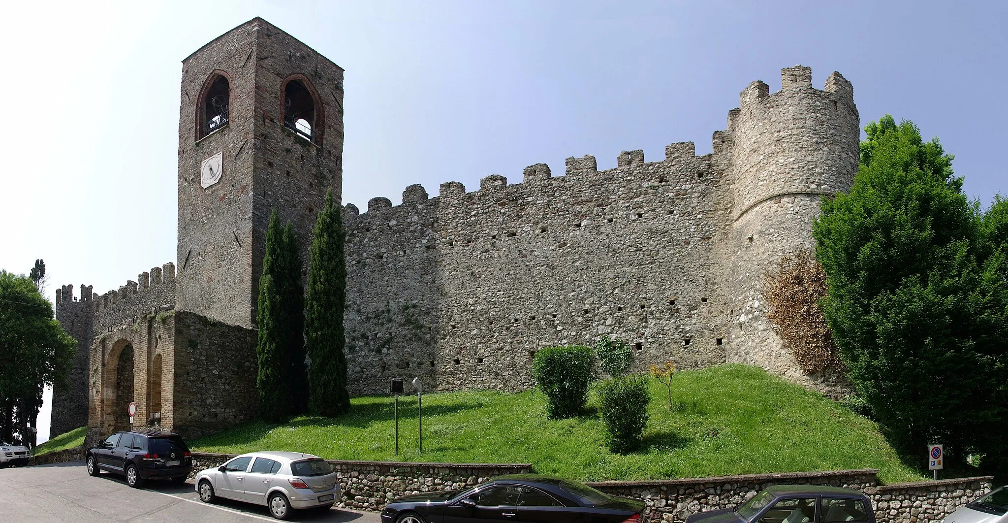 Photo showing: Das mittelalterliche Kastell in Moniga del Garda
