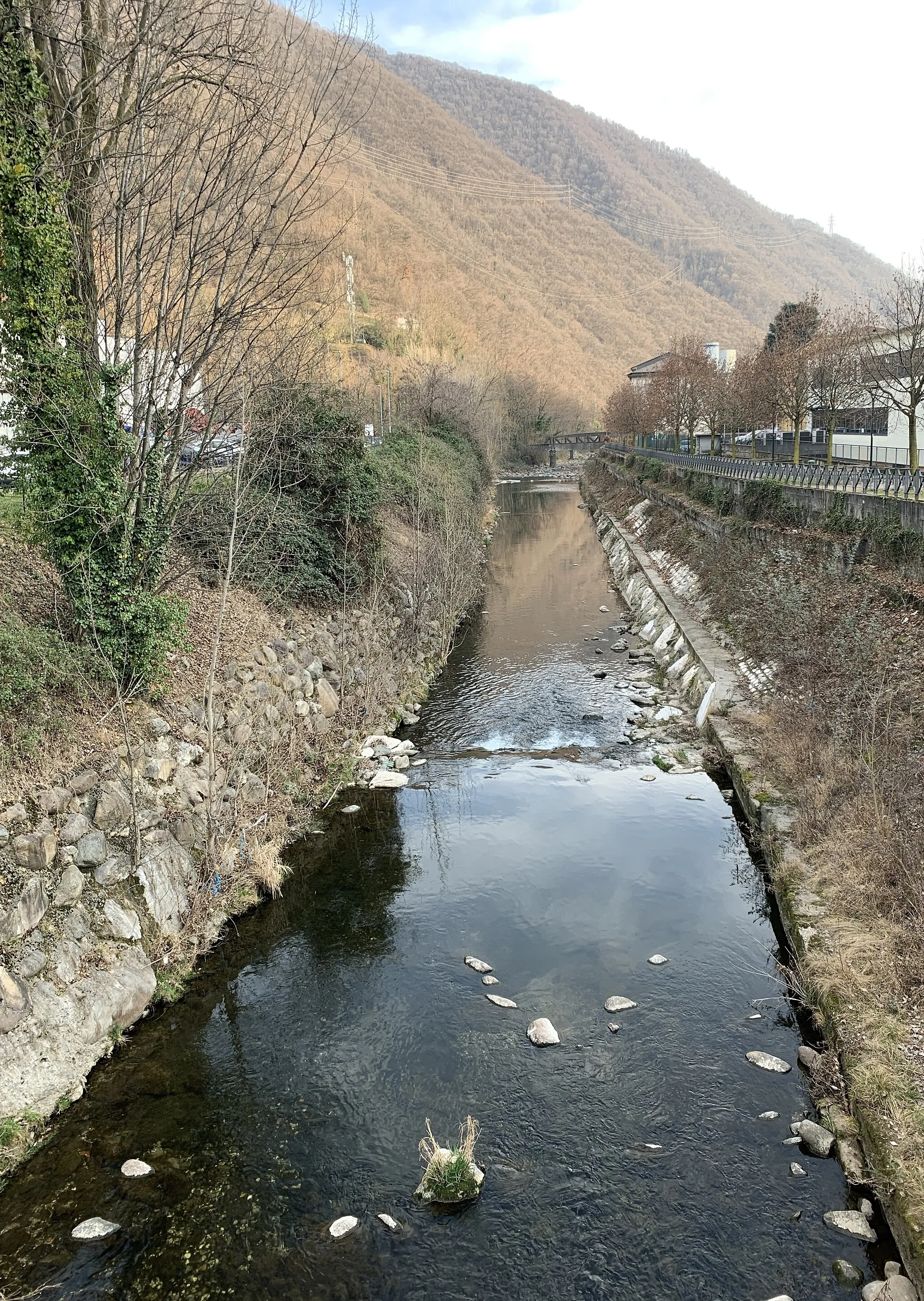Photo showing: Fiume Mella a Gardone V. T. sul ponte in via Goffredo Mameli.