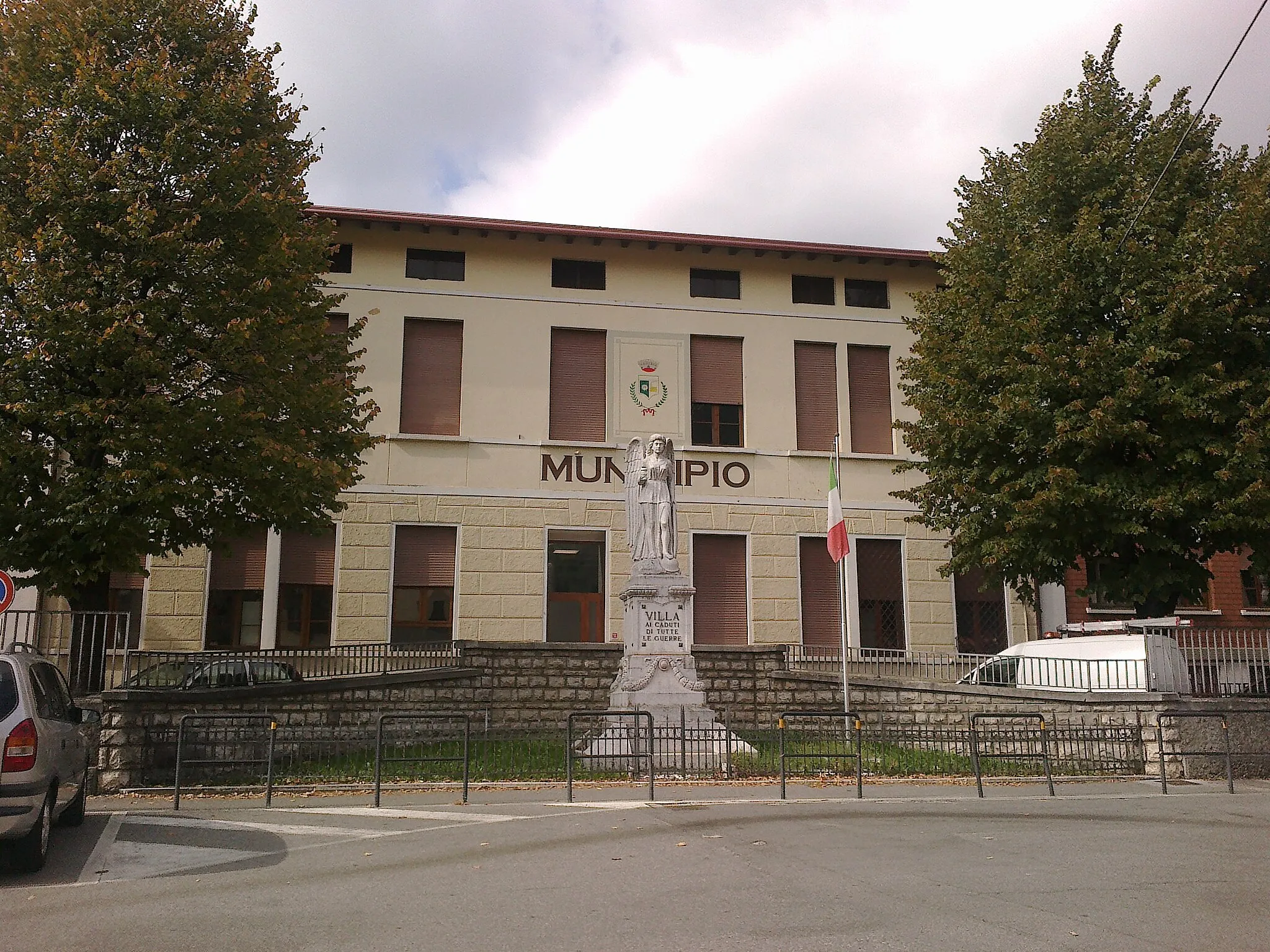 Photo showing: Un'immagine del Municipio del paese