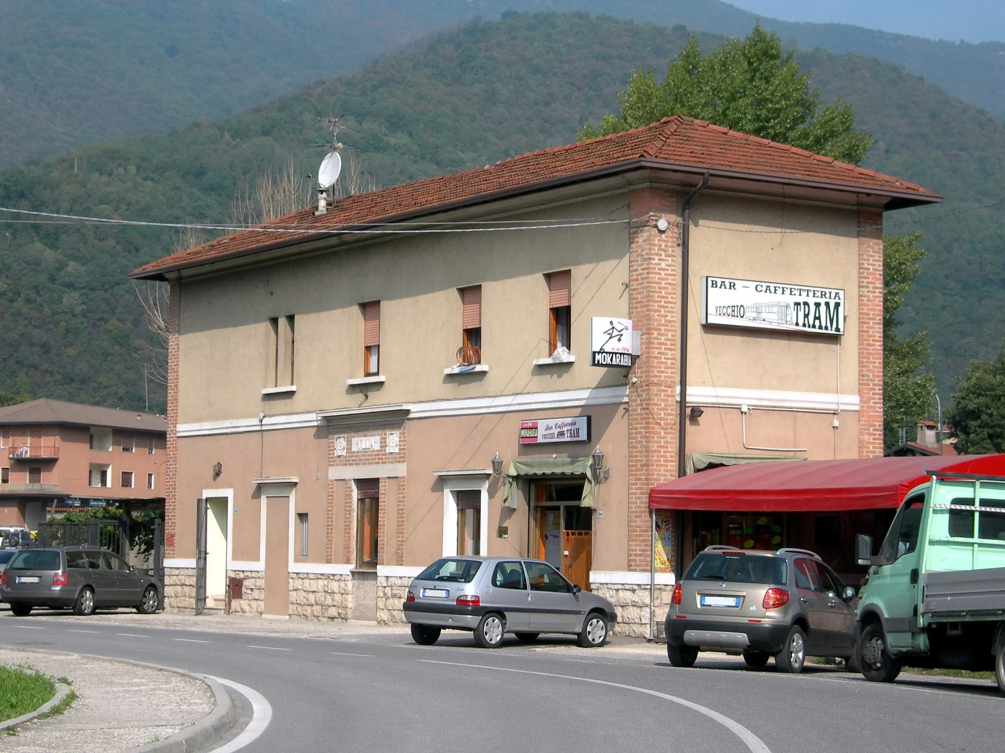 Photo showing: Tramway station in the town of en:Villa Carcina