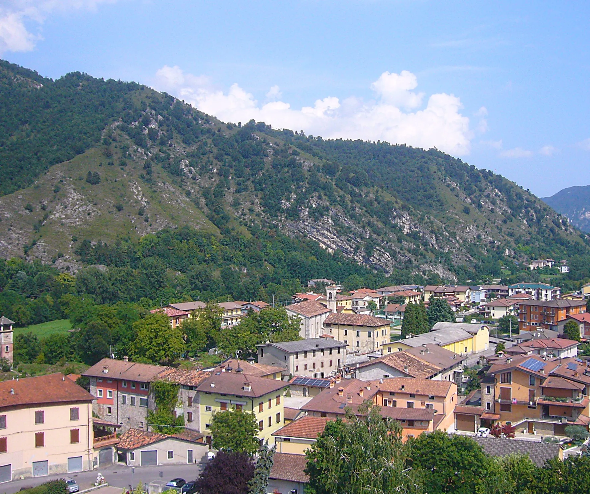 Photo showing: Il paese di Sabbio Chiese visto dalla rocca che domina l'abitato