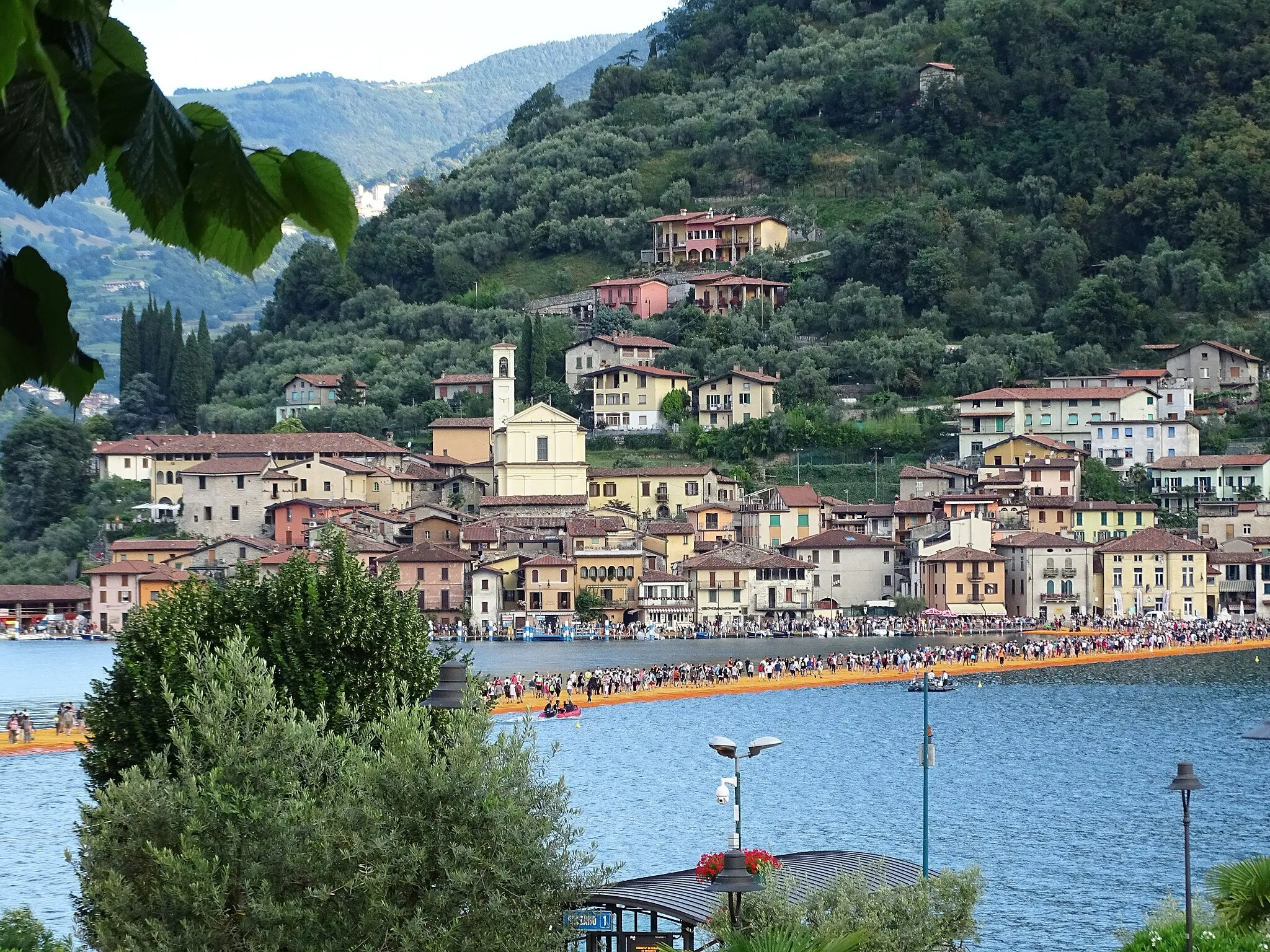 Photo showing: Lago d'Iseo, The Floating Piers, Christo, 2016