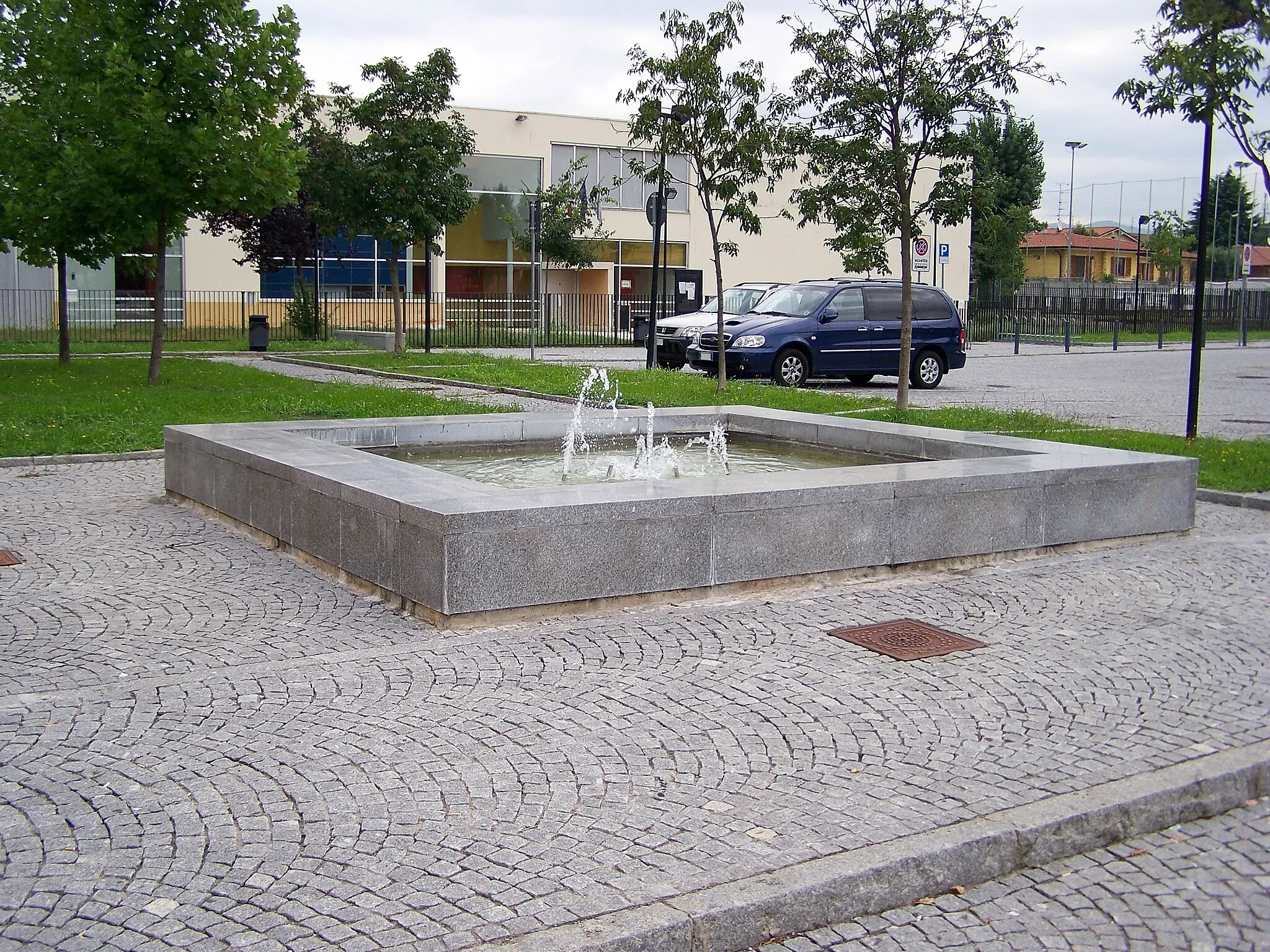 Photo showing: Fontana presso Piazza del Comune a Cazzago San Martino.