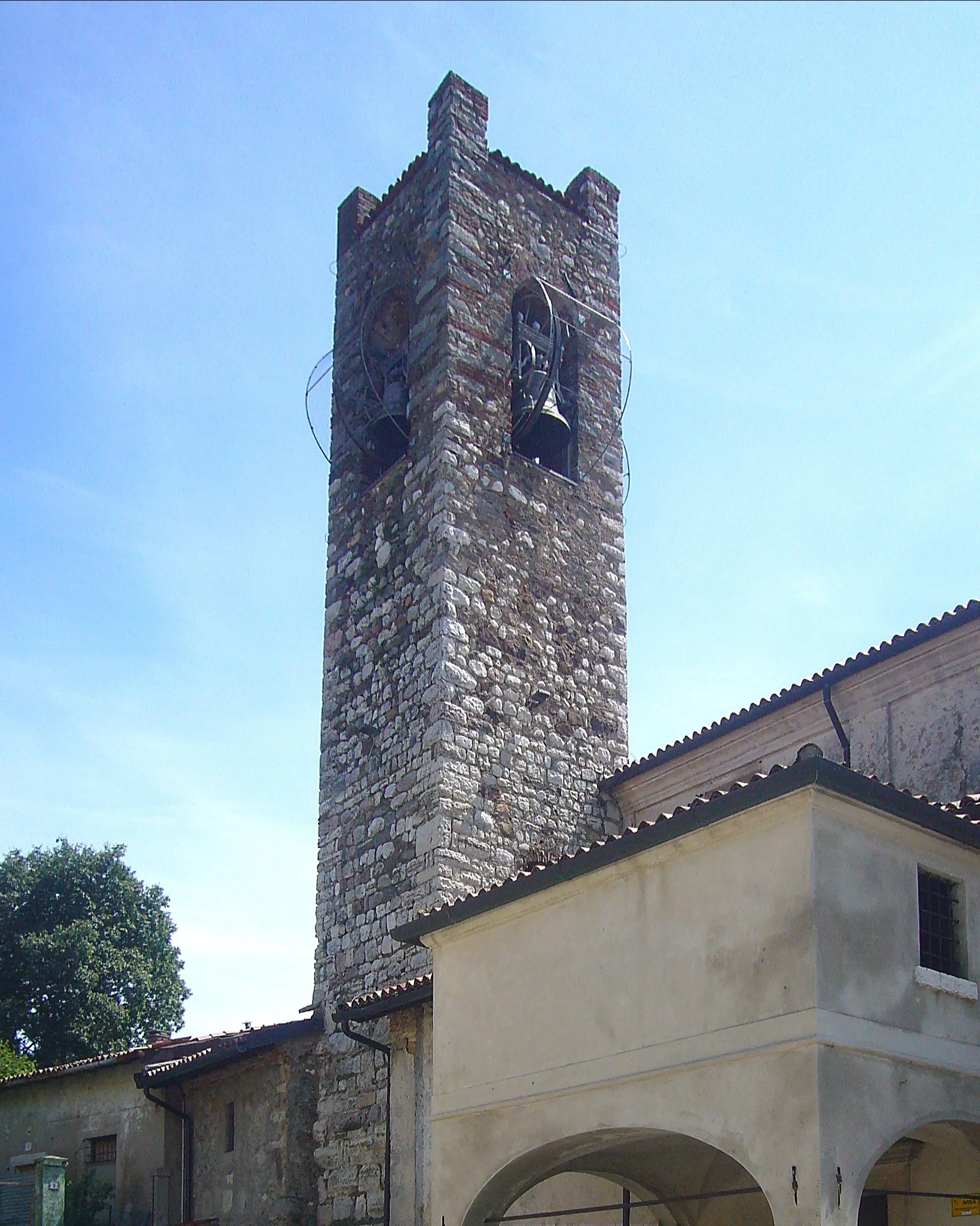 Photo showing: Il campanile della chiesa della Cattedra di San Pietro in Antiochia a Calvagese della Riviera, in provincia di Brescia