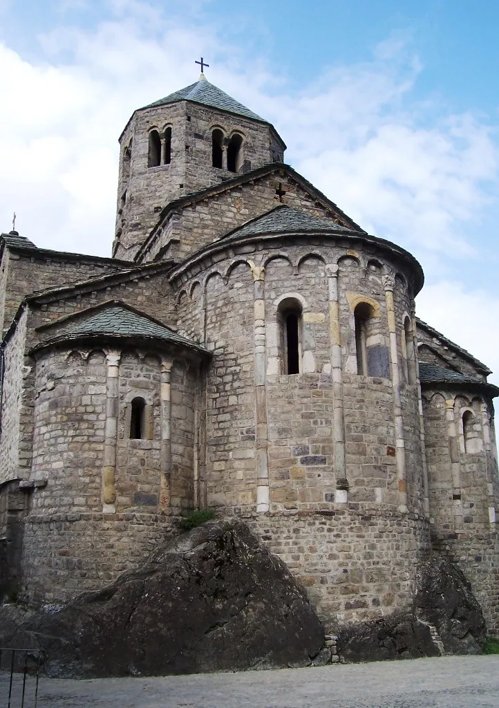 Photo showing: Apses of St Salvator Monasterium in Capo di Ponte, Val Camonica, Italy.