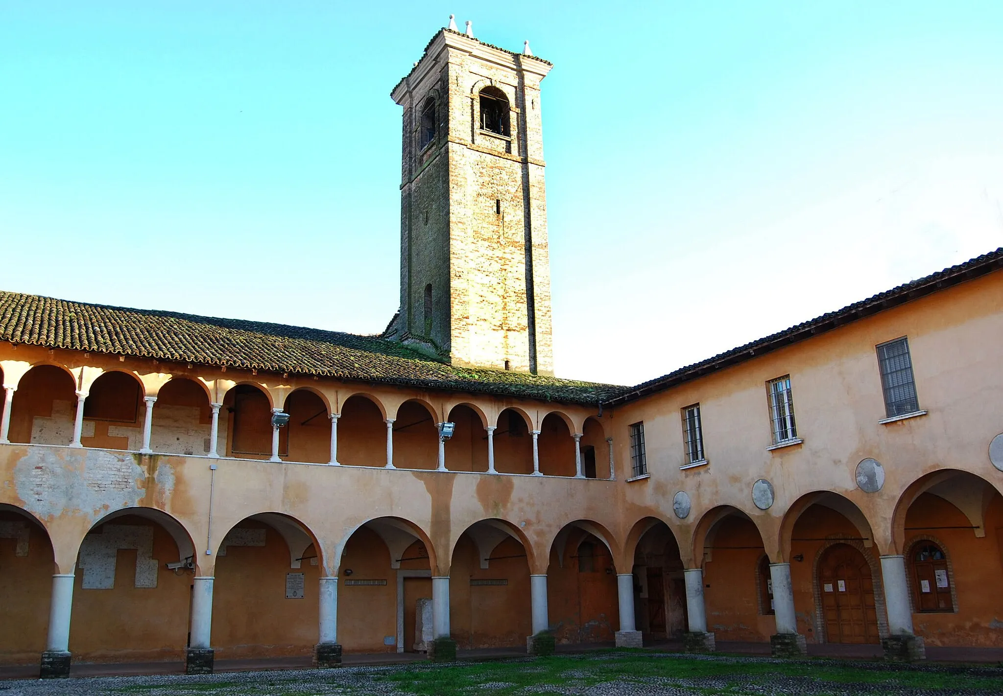 Photo showing: Calvisano, chiostro della Chiesa di Santa Maria Della Rosa.