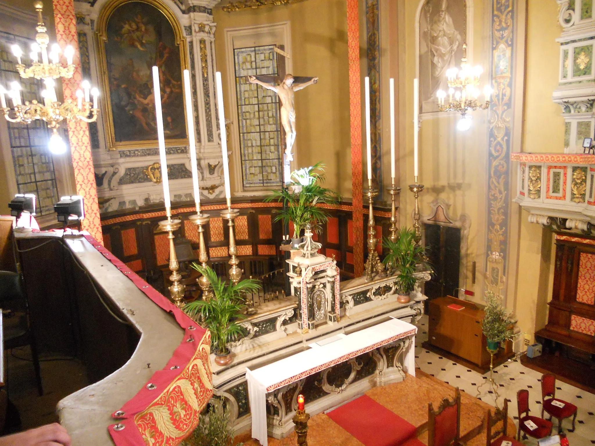 Photo showing: Presbiterio della Chiesa parrocchiale dei Santi Pietro e Paolo di Verolavecchia_2