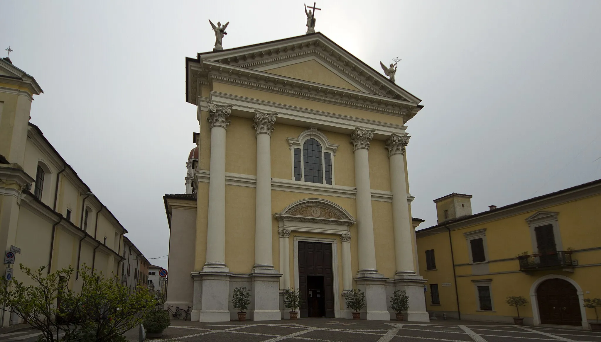 Photo showing: Parrocchia Dei Santi Tommaso E Andrea Apostoli, Pontevico, Brescia, Lombardy, Italy