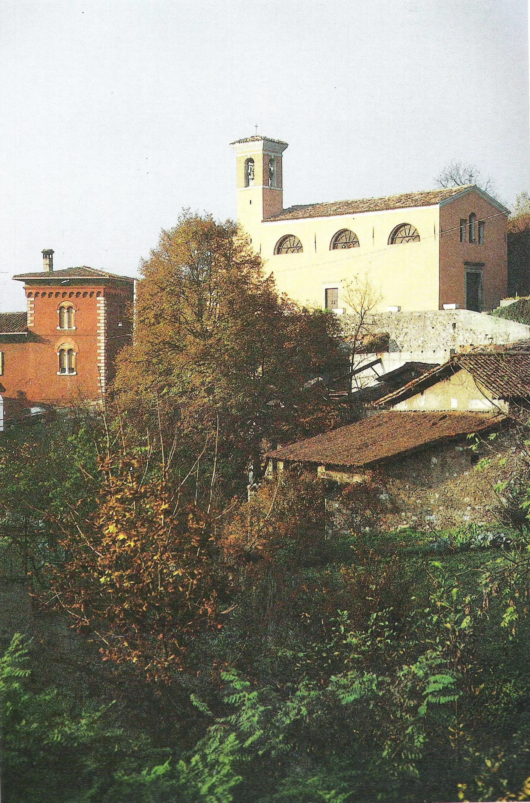Photo showing: La Chiesa di San Lorenzo in Odolo (BS) in contrada Forno, sopra il fiume Vrenda