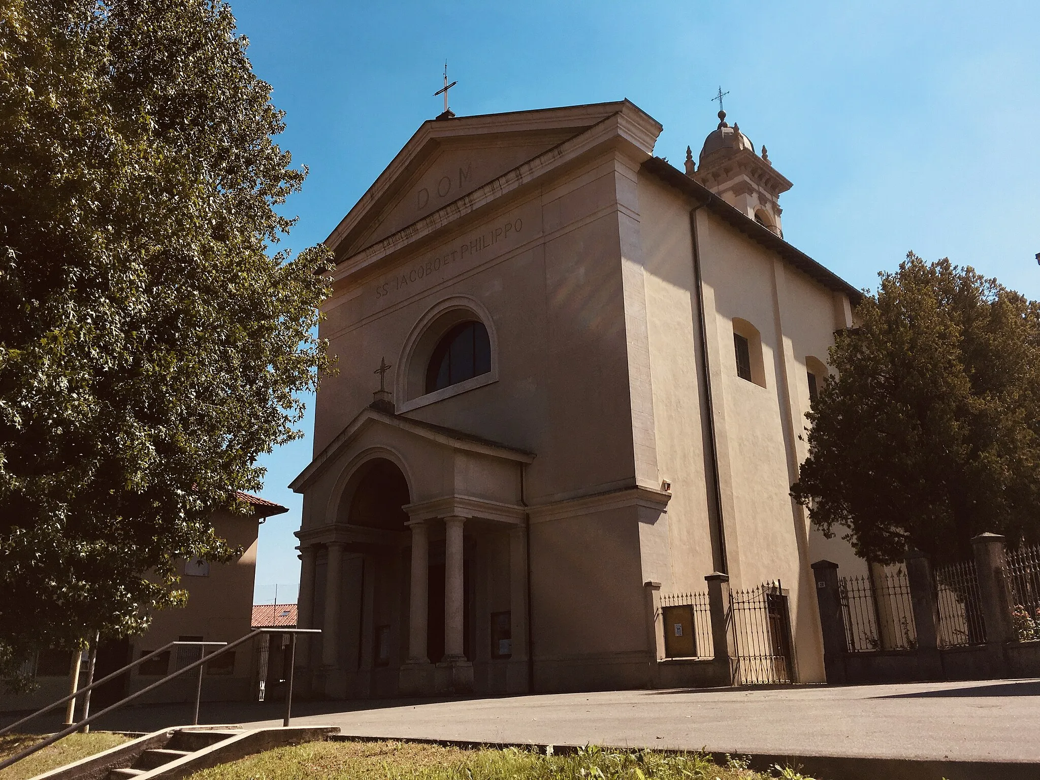 Photo showing: chiesa parrocchiale dei Santi Giacomo e Filippo in Merone, Italia