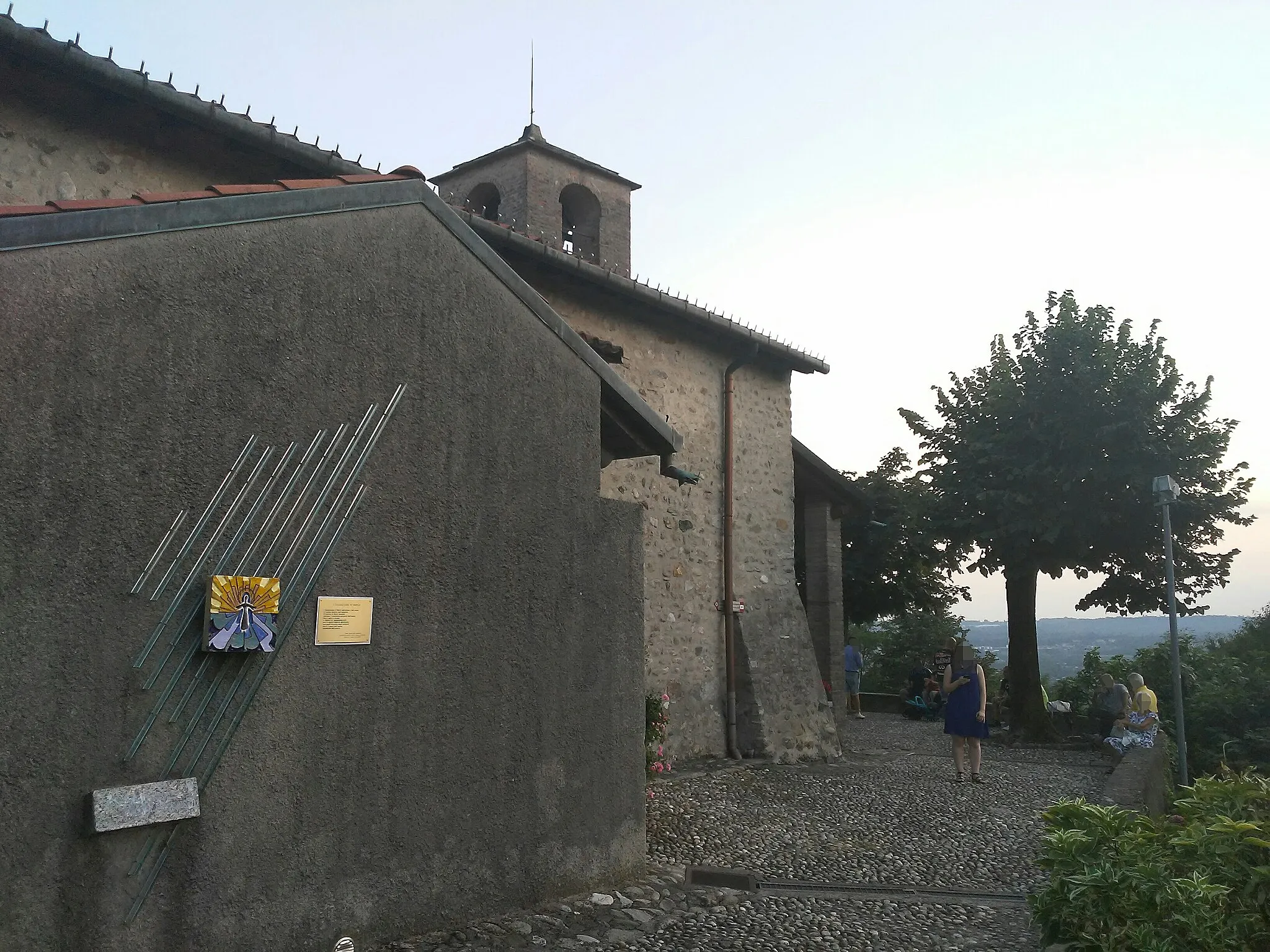 Photo showing: Drezzo - exteriors of the church "Chiesa Alta"