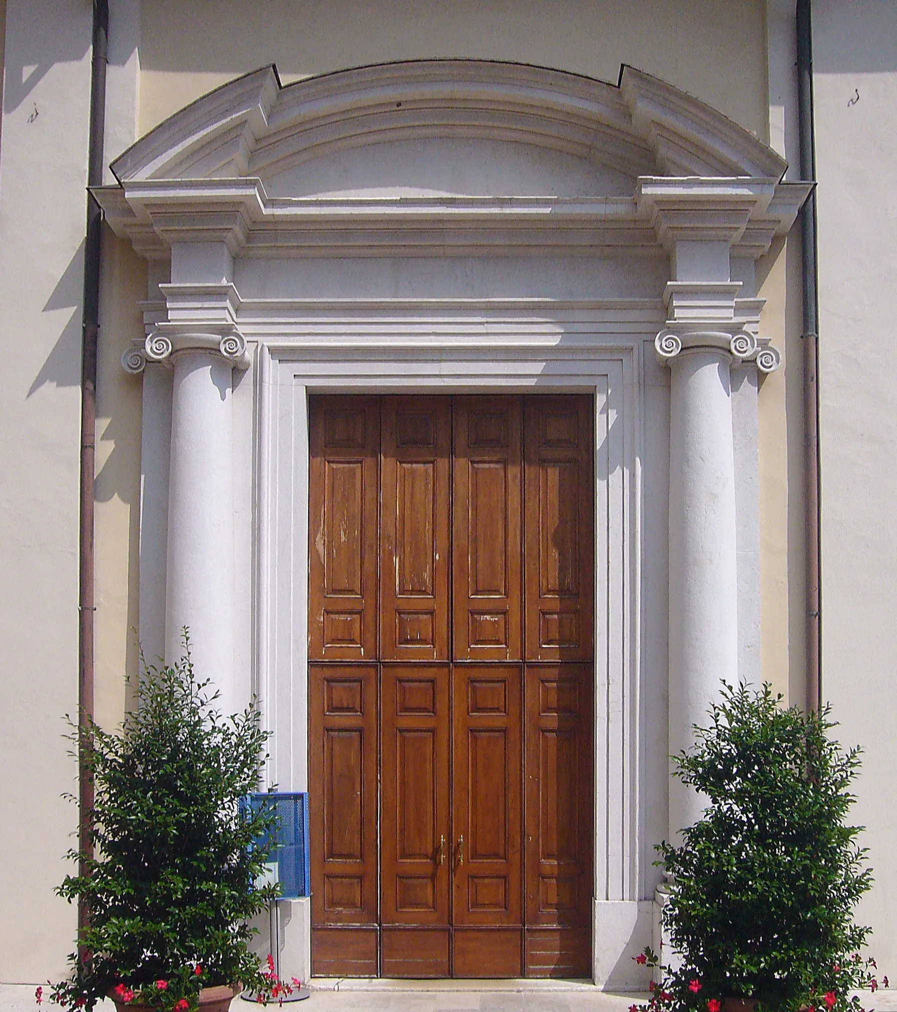 Photo showing: Il portale d'ingresso della chiesa di Santa Maria Assunta a Vobarno