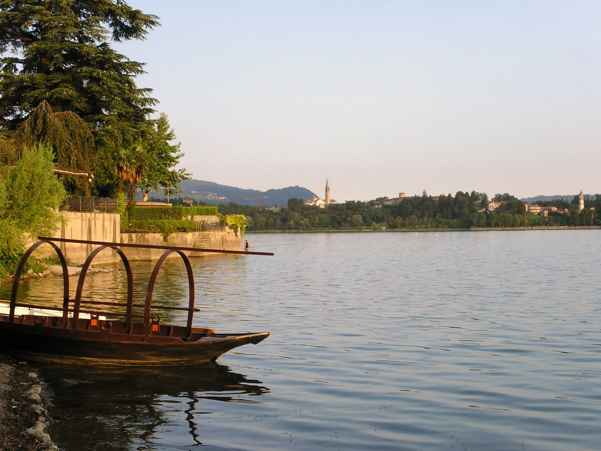 Photo showing: Pusiano, Province of Como, Italy