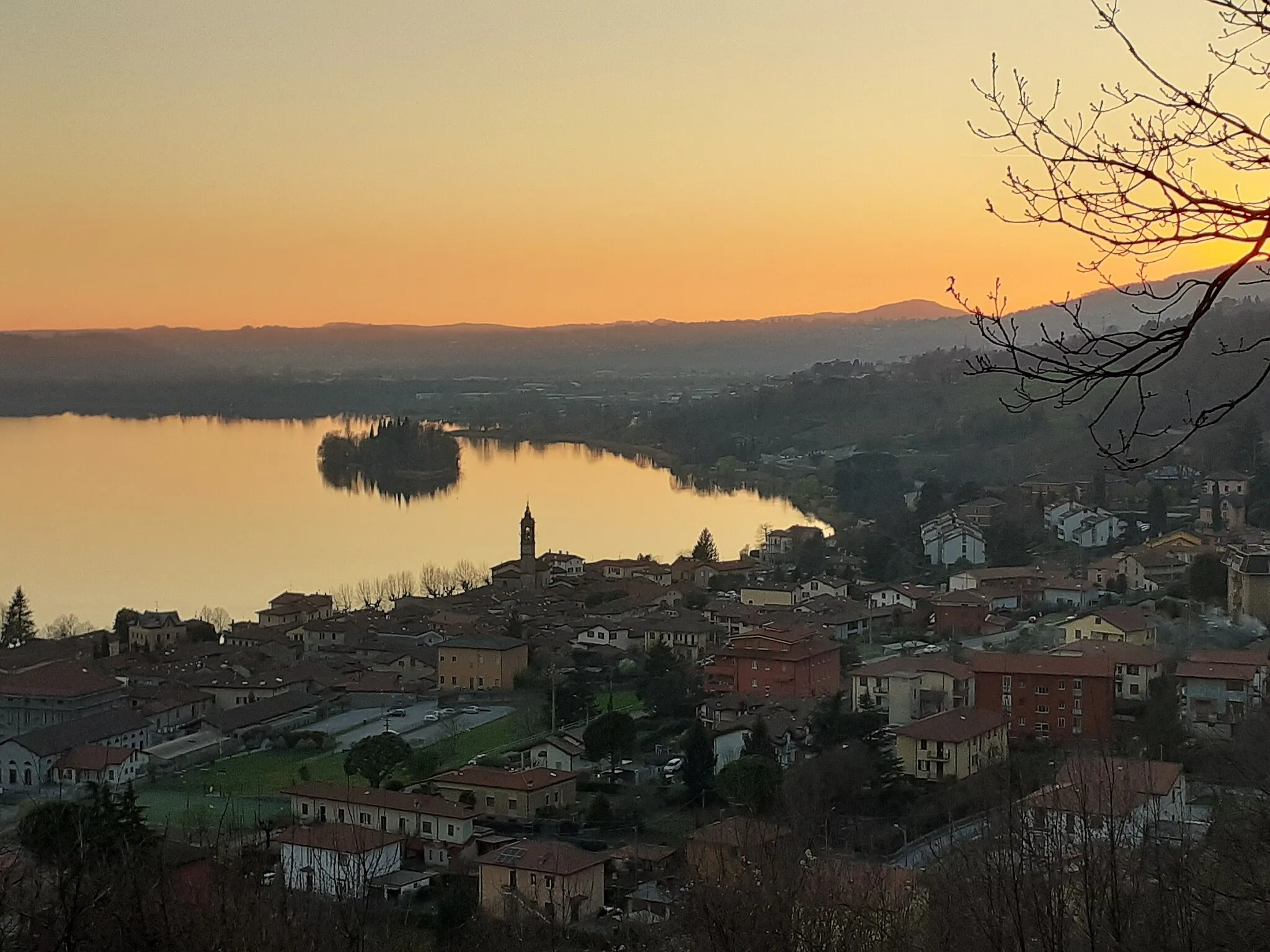 Photo showing: Lago di Pusiano (Q55582545)