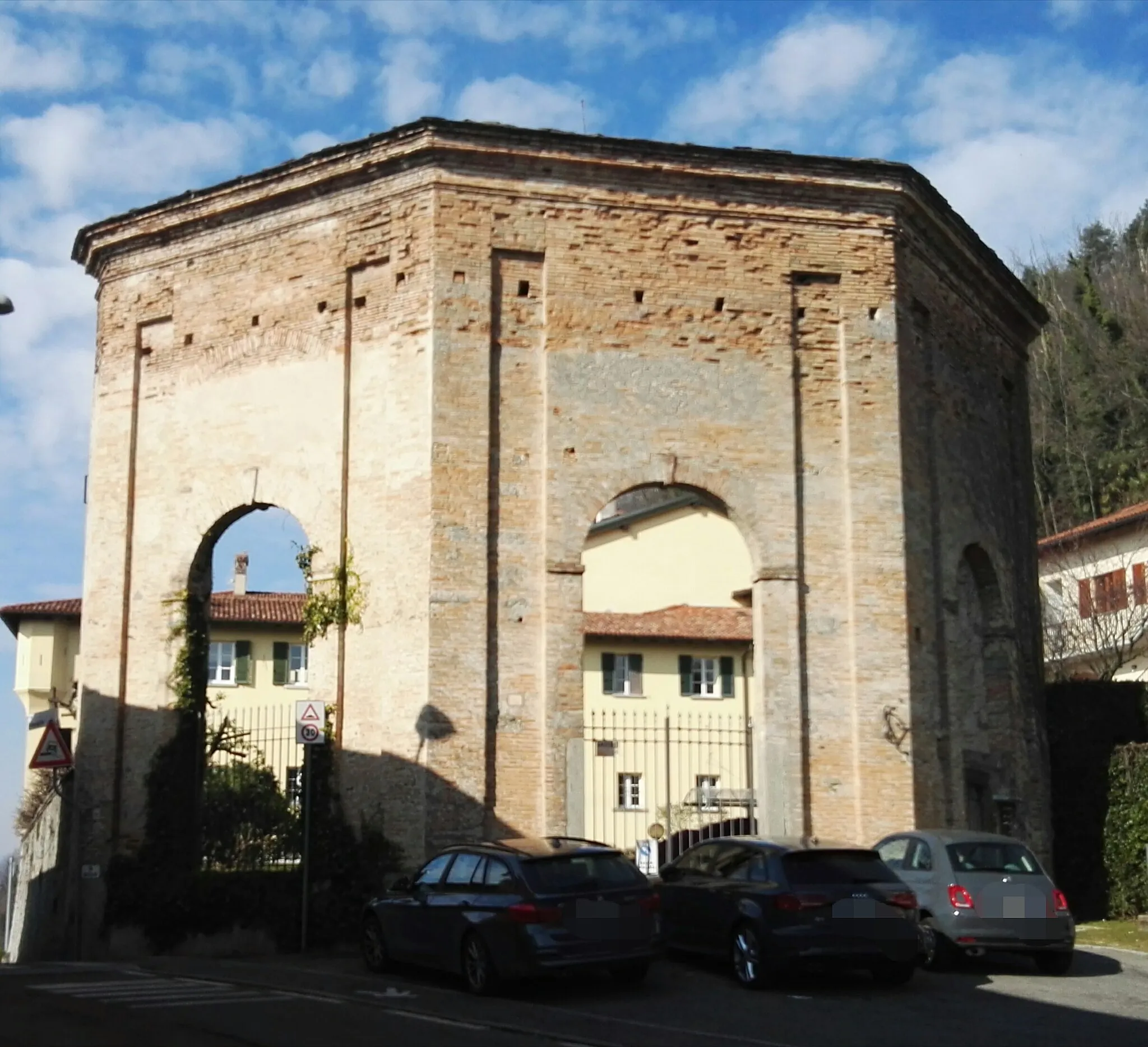 Photo showing: Parè portale villa odescalchi