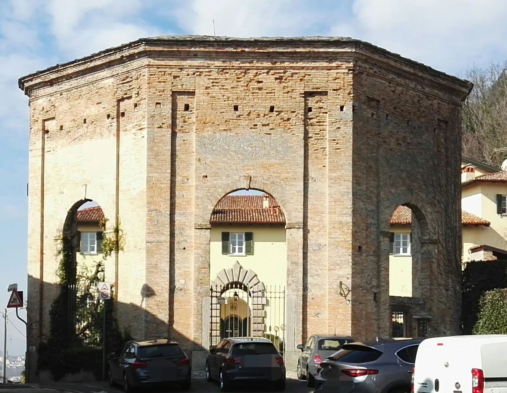 Photo showing: Parè portale villa odescalchi