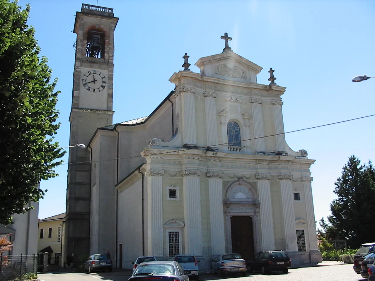 Photo showing: Uggiate Trevano, la chiesa parrocchiale dei Santi Pietro e Paolo di Uggiate.