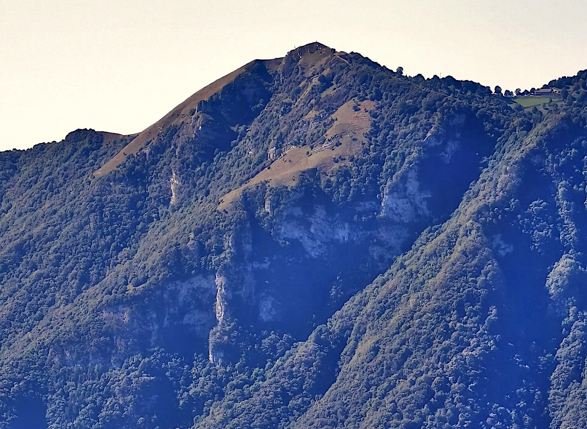 Photo showing: Il Monte Colmegnone visto dal Monte Colmenacco