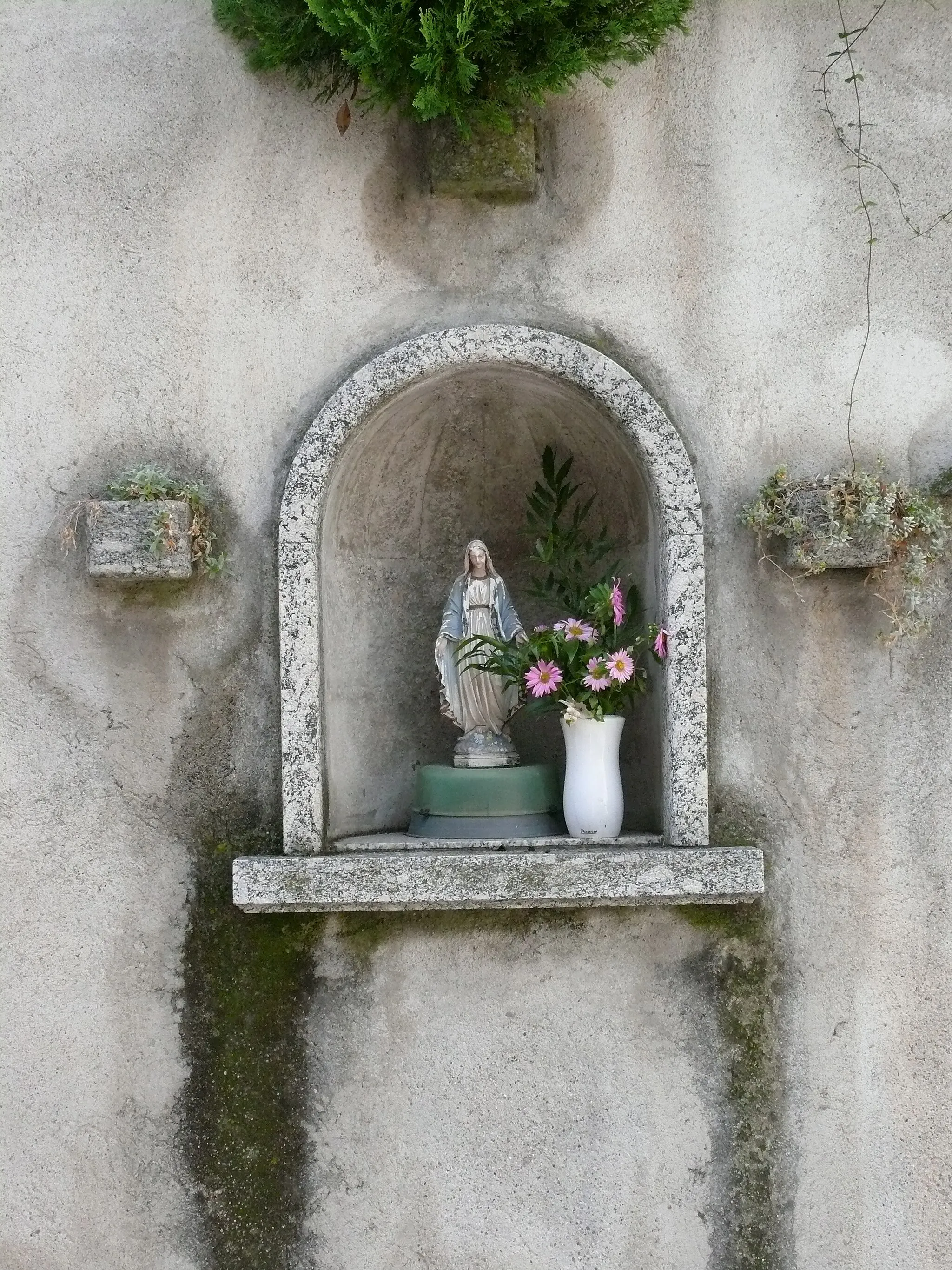 Photo showing: Santella di Madonna di Lourdes Lezza