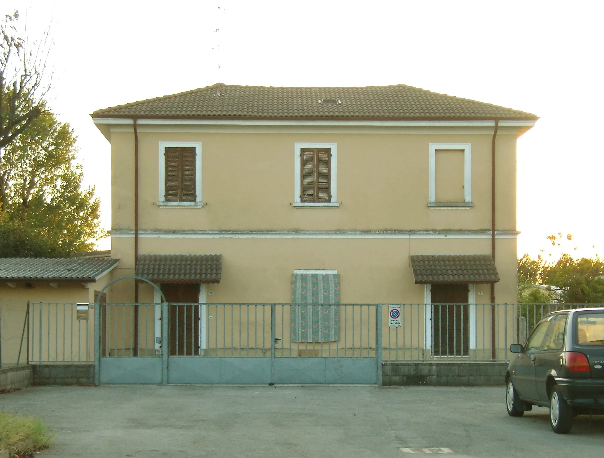 Photo showing: Former railway station in Genivolta (CR), Italy