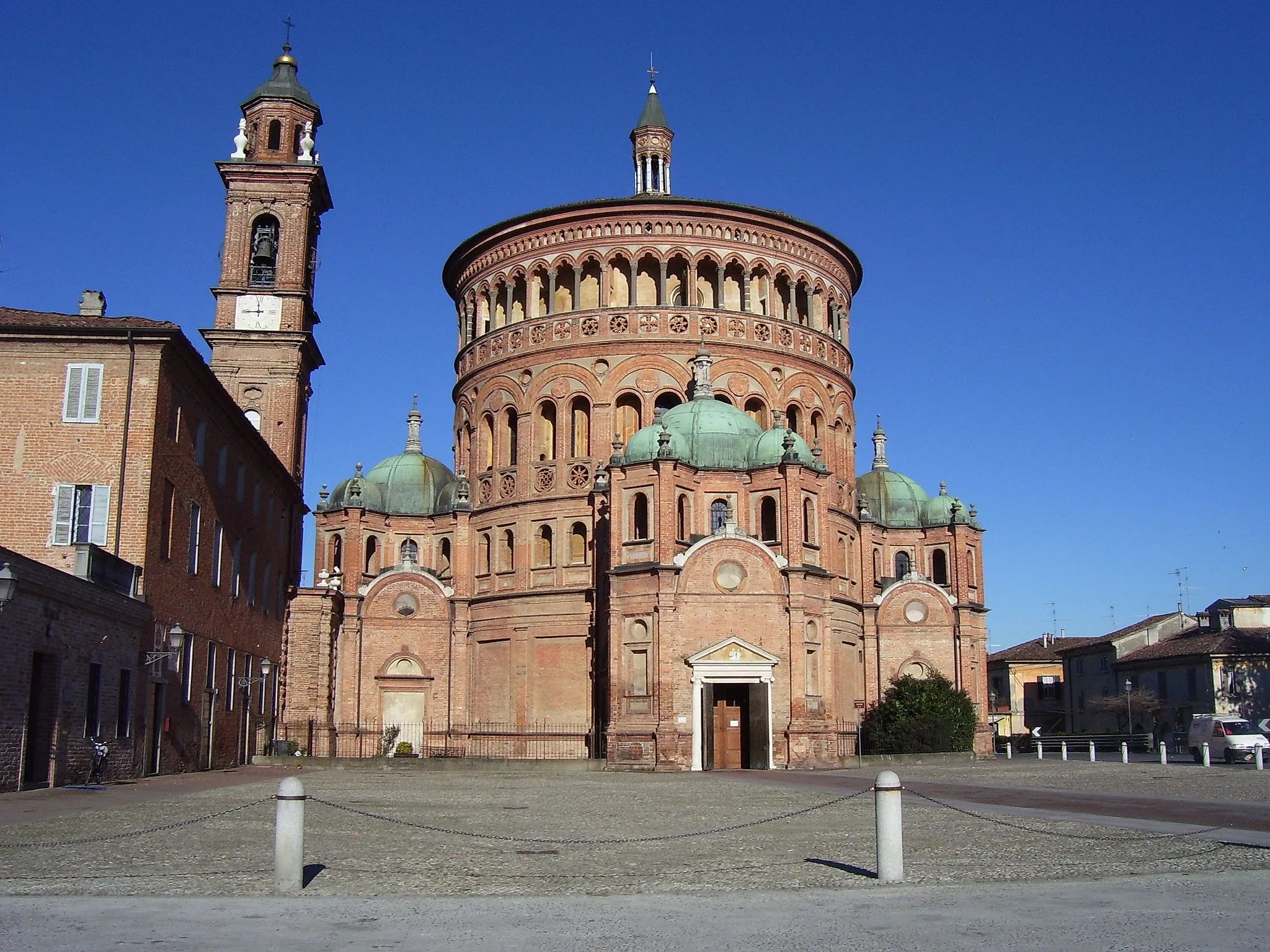 Photo showing: Basilica di Santa Maria della Croce, Crema (CR)
autore Michele Scandelli
KodakEasyShareC340 @5Mpx

taken on 2Gen2007