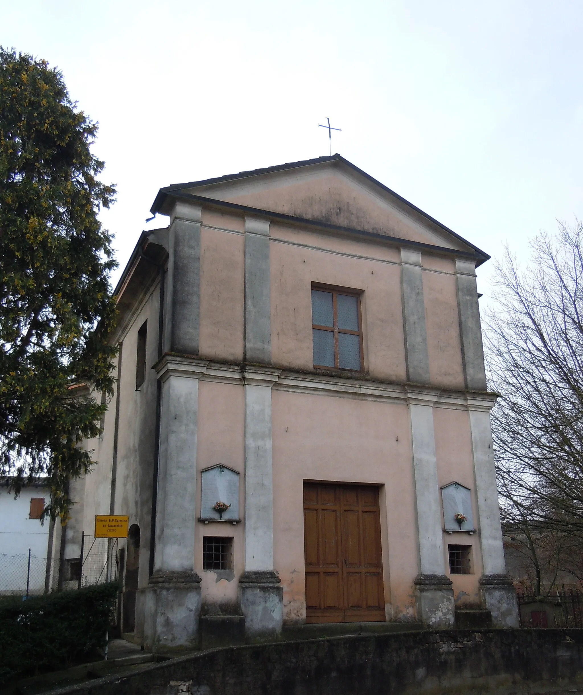 Photo showing: Isola Dovarese, chiesa della B.V. del Carmine.