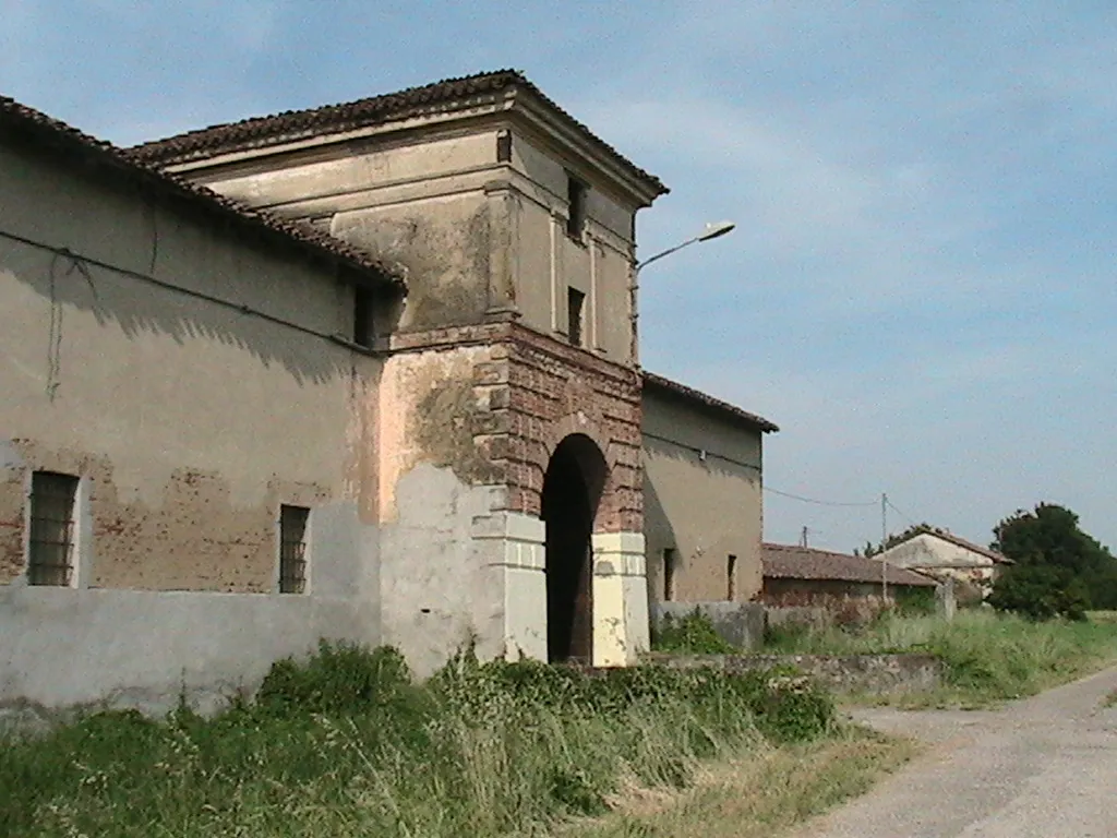 Photo showing: Vidiceto (Cingia de' Botti) - Villa Piva - Corpo meridionale con Torre d'ingresso e fossato