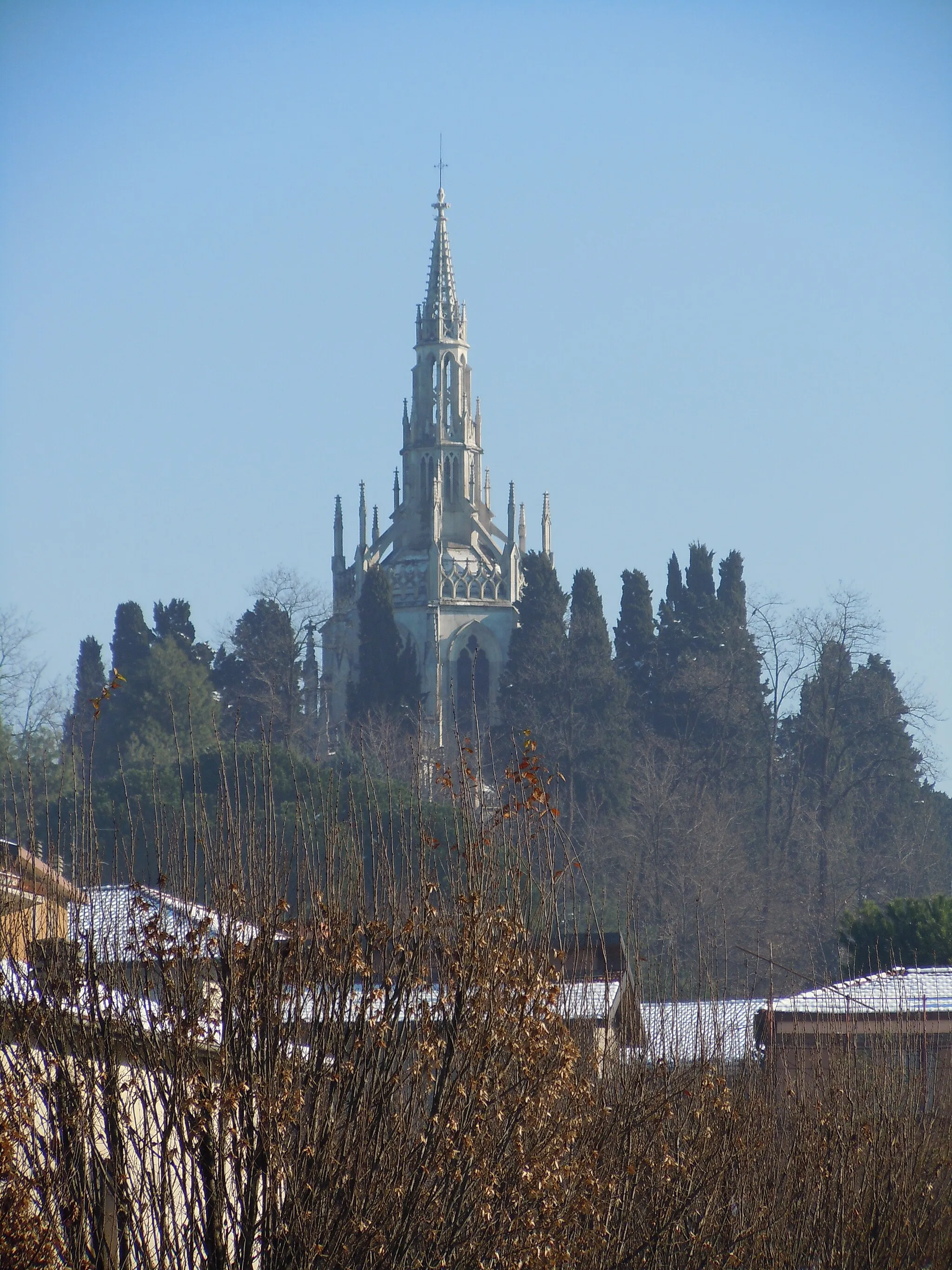 Photo showing: View of the Mausoleo Visconti di Modrone from Veduggio