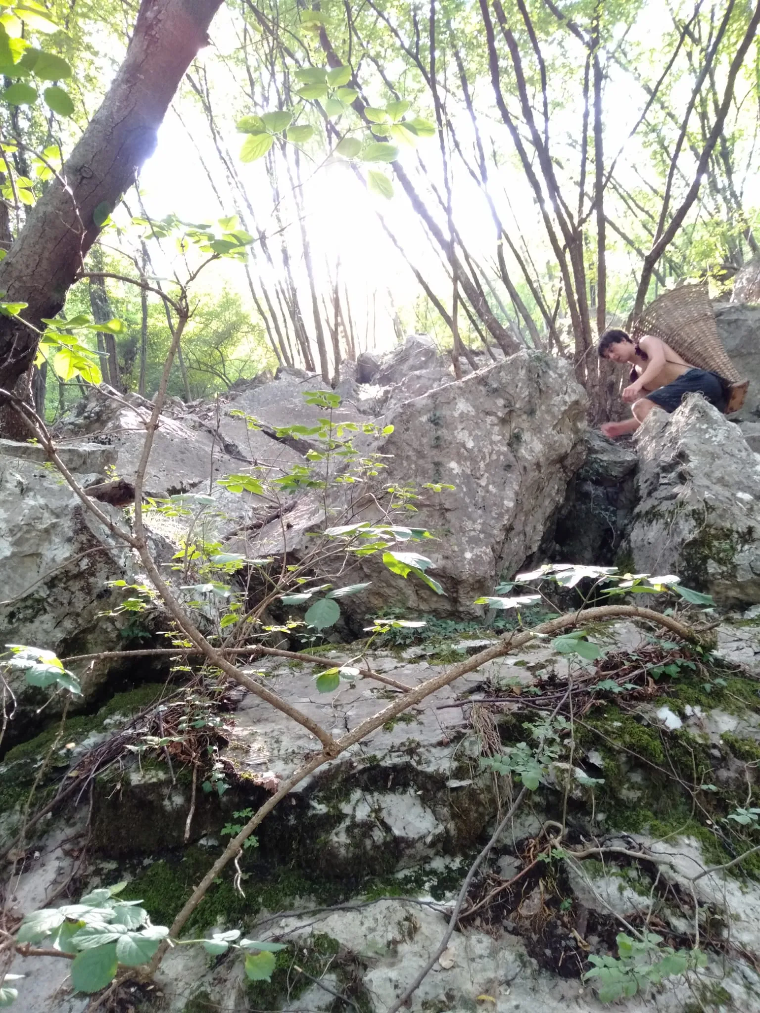 Photo showing: Un om cont un jerl adoss ind la val de varç