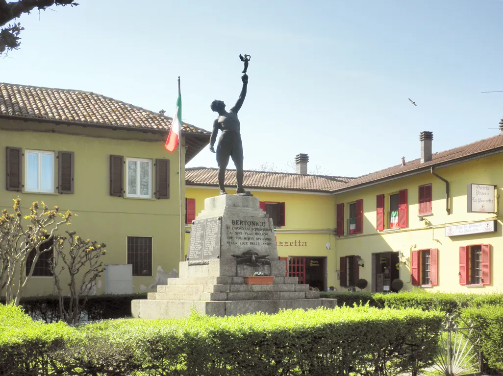 Photo showing: Monumento ai Caduti di Bertonico