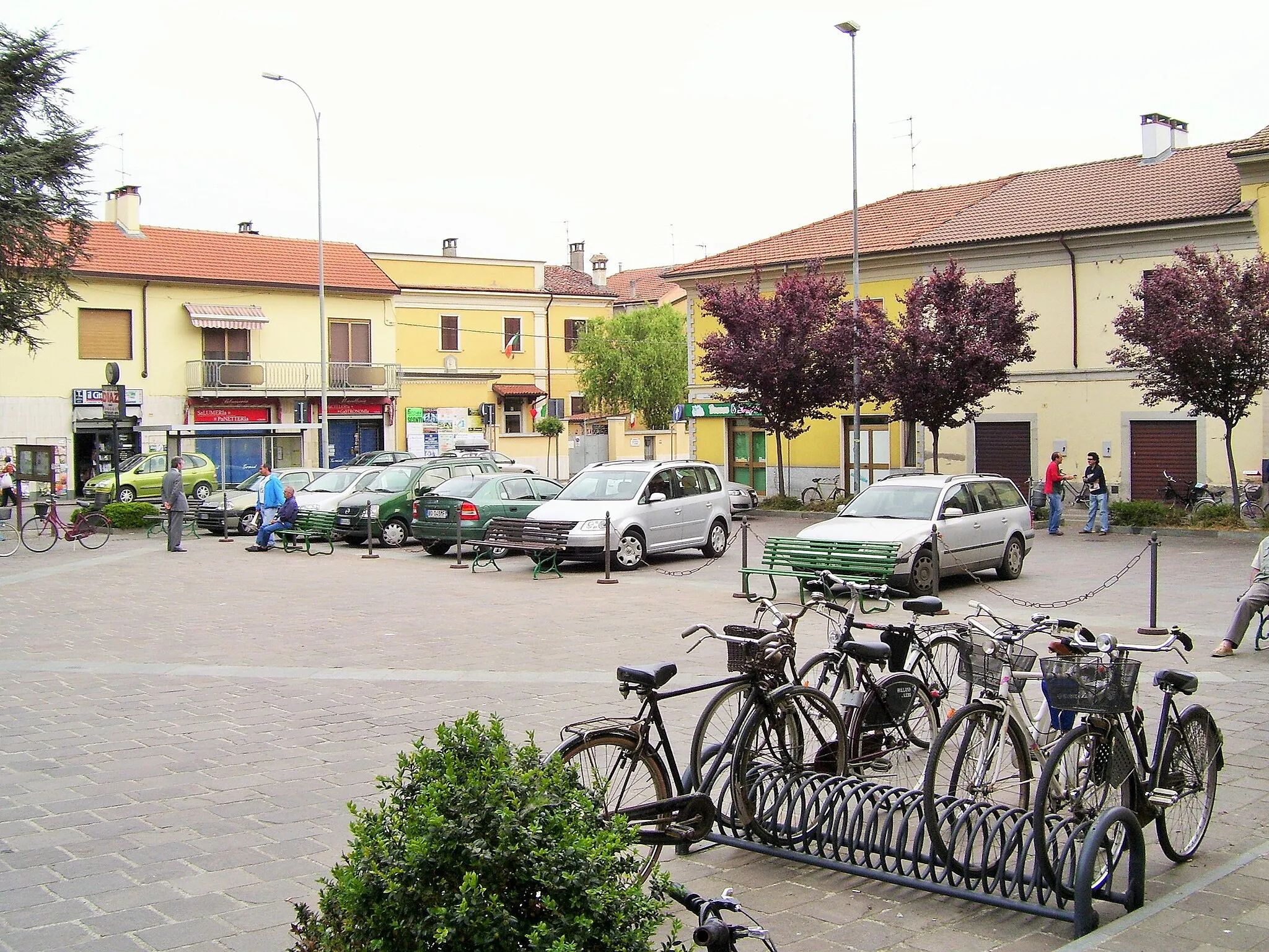 Photo showing: Brembio. Piazza Matteotti.