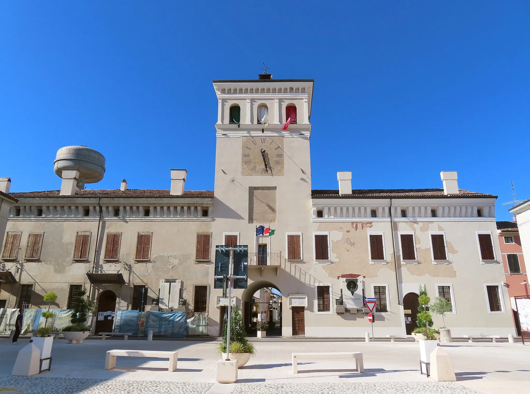 Photo showing: Facciata di palazzo Pretorio