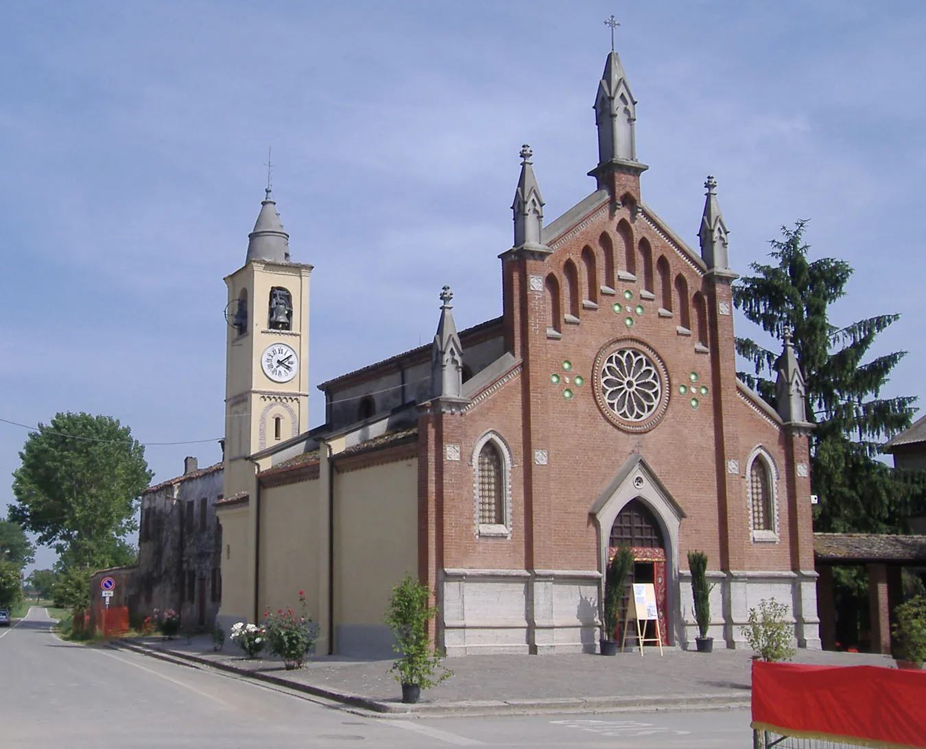 Photo showing: St Jorge church in Maccstrona, Italy.