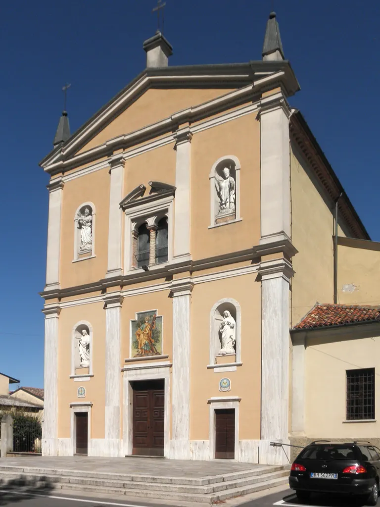 Photo showing: Facciata della chiesa parrocchiale di Massalengo