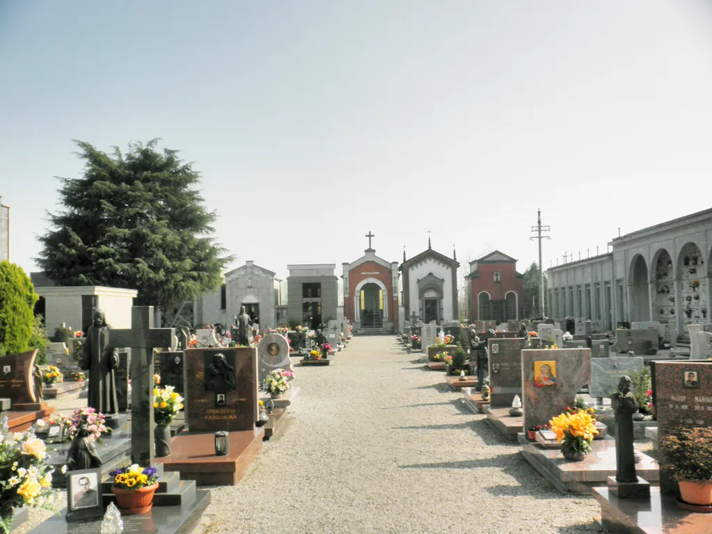 Photo showing: Cimitero di Mulazzano