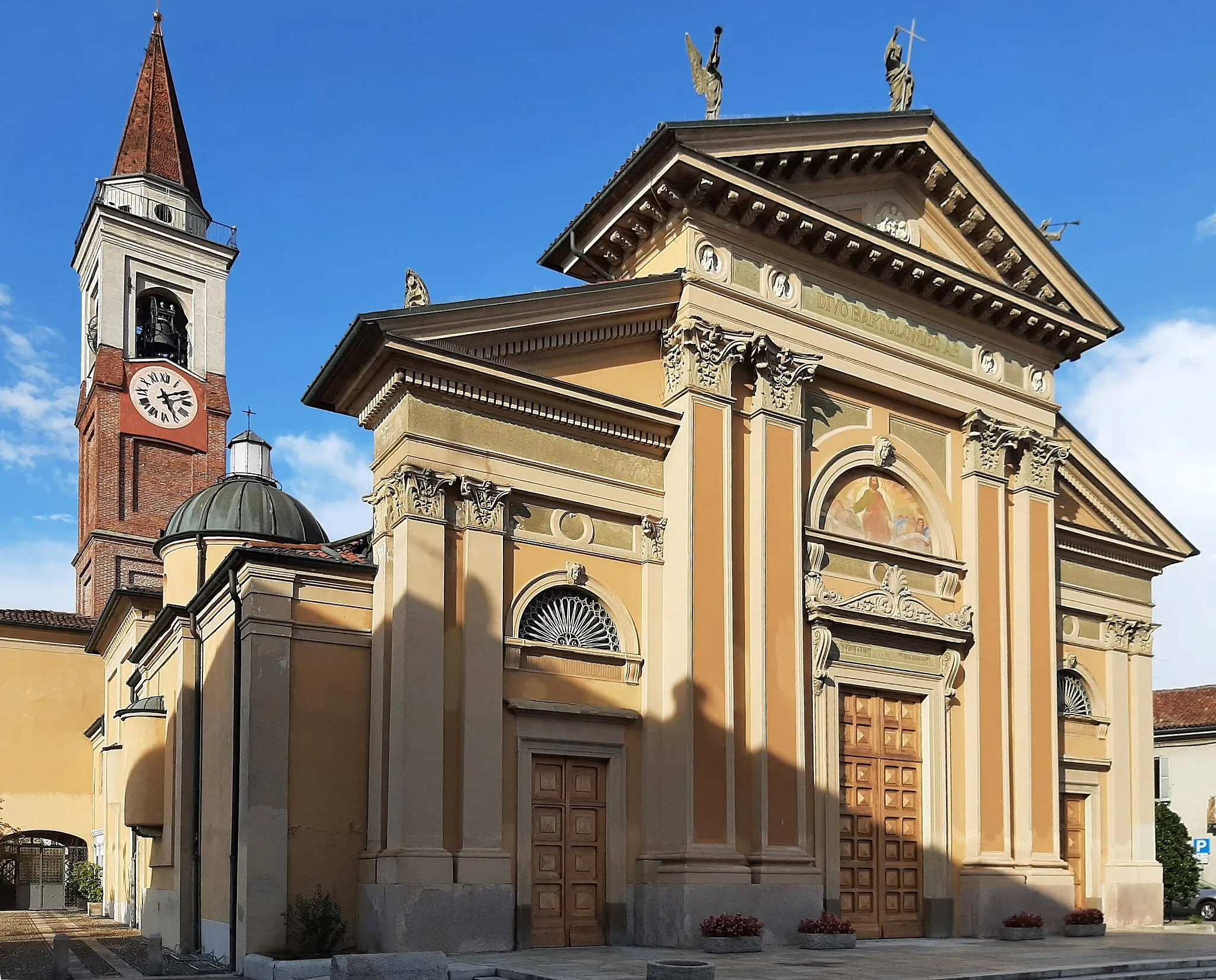Photo showing: La chiesa parrocchiale di San Bartolomeo Apostolo a Borghetto Lodigiano.