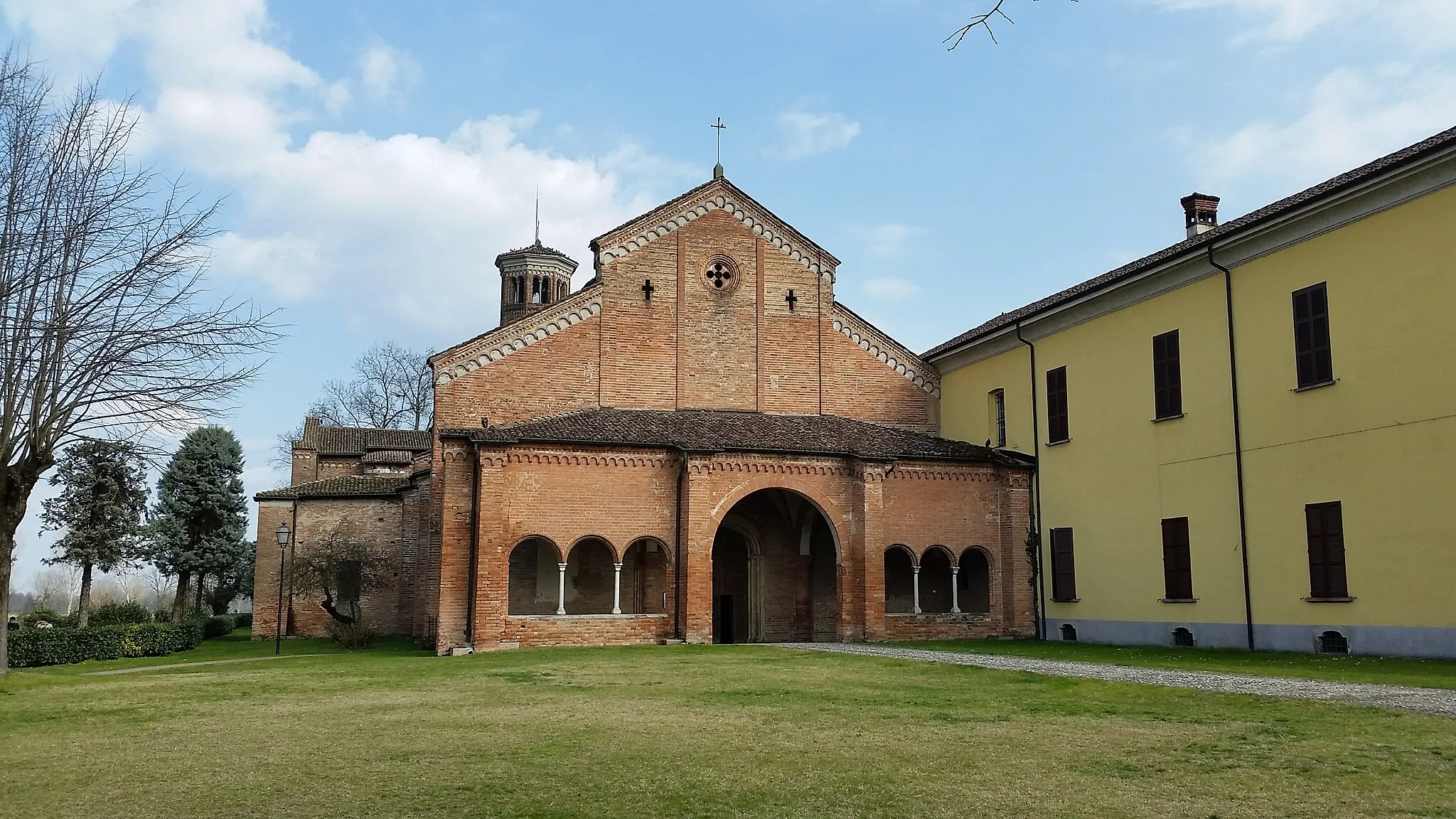 Photo showing: Facciata della chiesa dell'Assunzione della Beata Vergine Maria, Abbadia Cerreto.