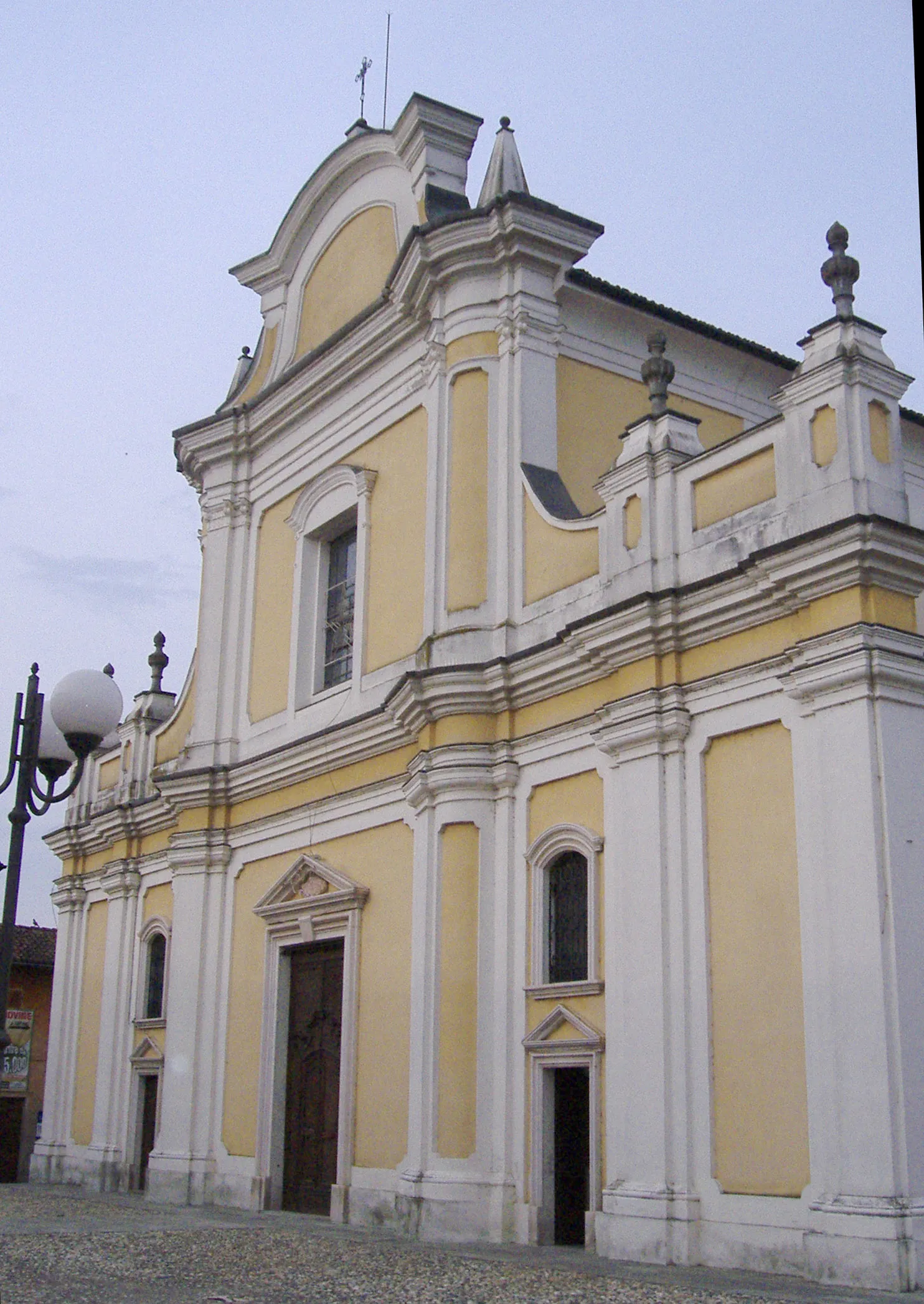 Photo showing: The churh of Corno Giovine, Italy