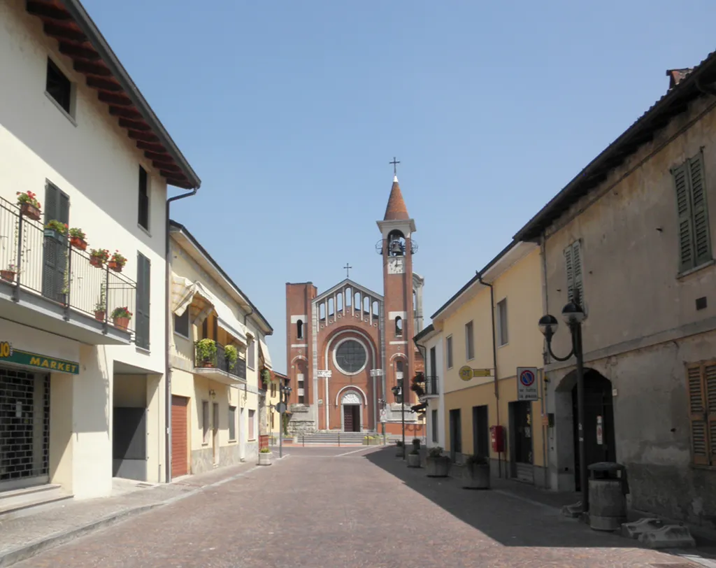 Photo showing: Piazza della Chiesa a Ossago Lodigiano.