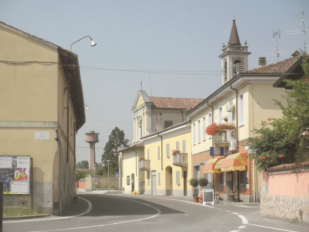 Photo showing: Panorama di Mairago, con via Agostino Bassi, parte della strada provinciale n. 191.