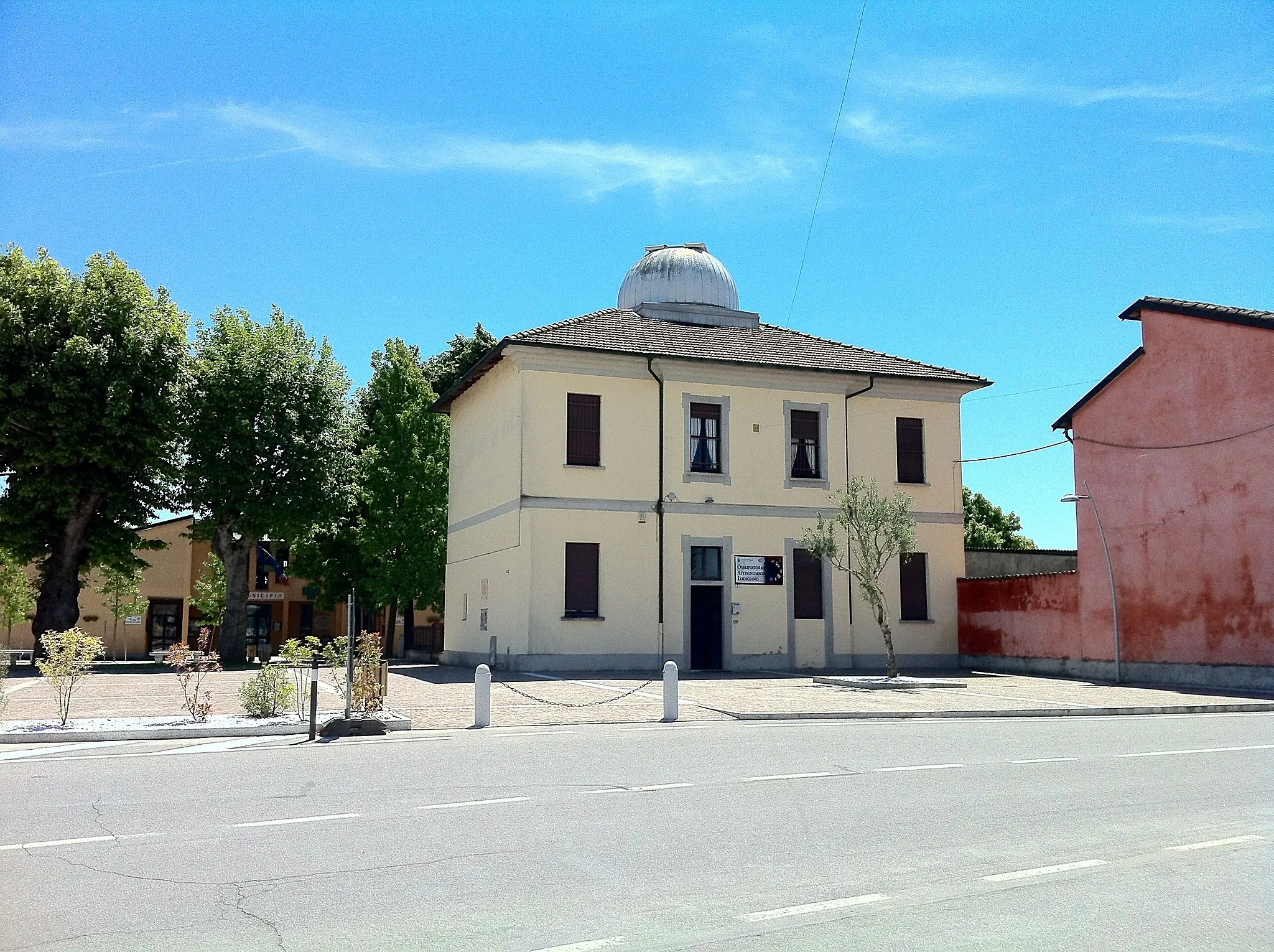 Photo showing: Veduta anteriore dell'Osservatorio astronomico lodigiano a Mairago (LO)