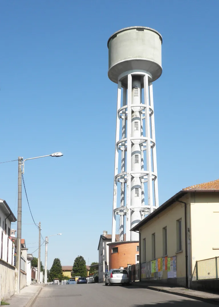 Photo showing: La torre dell'acquedotto di Senna Lodigiana.