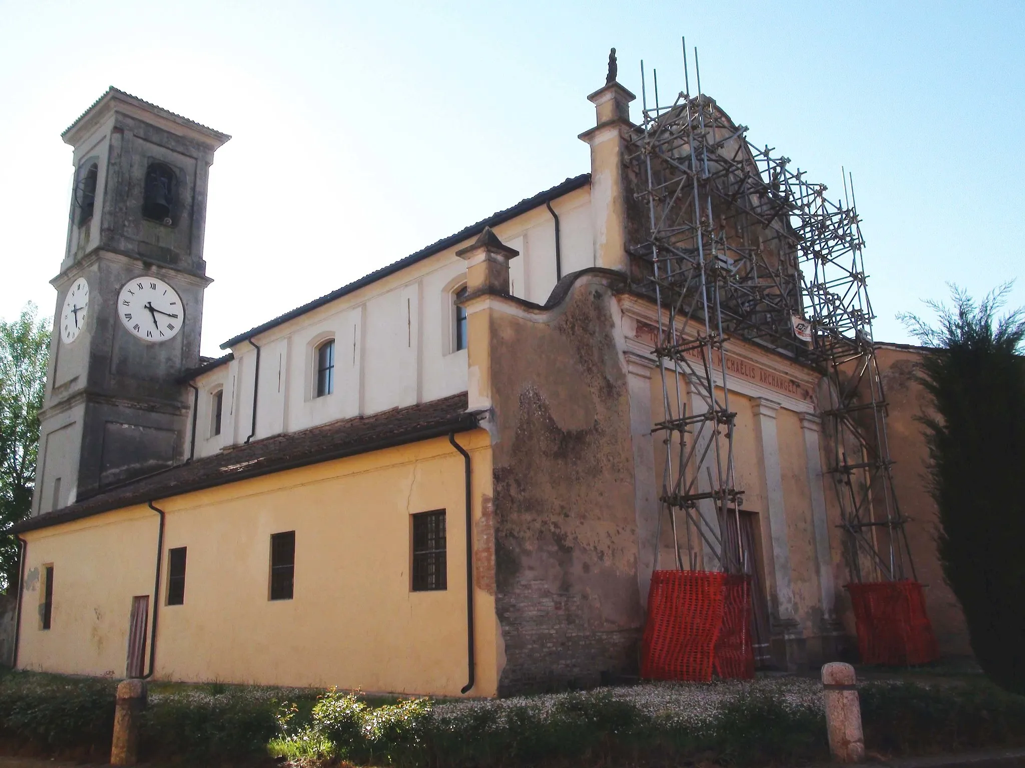 Photo showing: Chiesa brusatasso di Suzzara