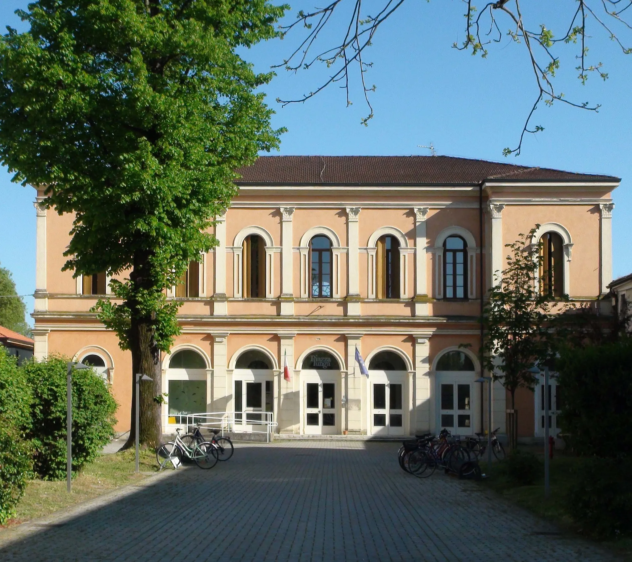 Photo showing: Centro culturale Piazzalunga Suzzara