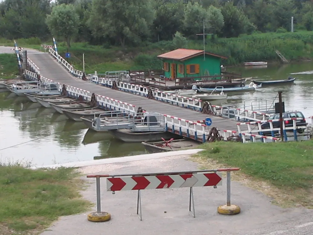 Photo showing: Vecchio ponte di barche (fino al 2010) - (Viadana)