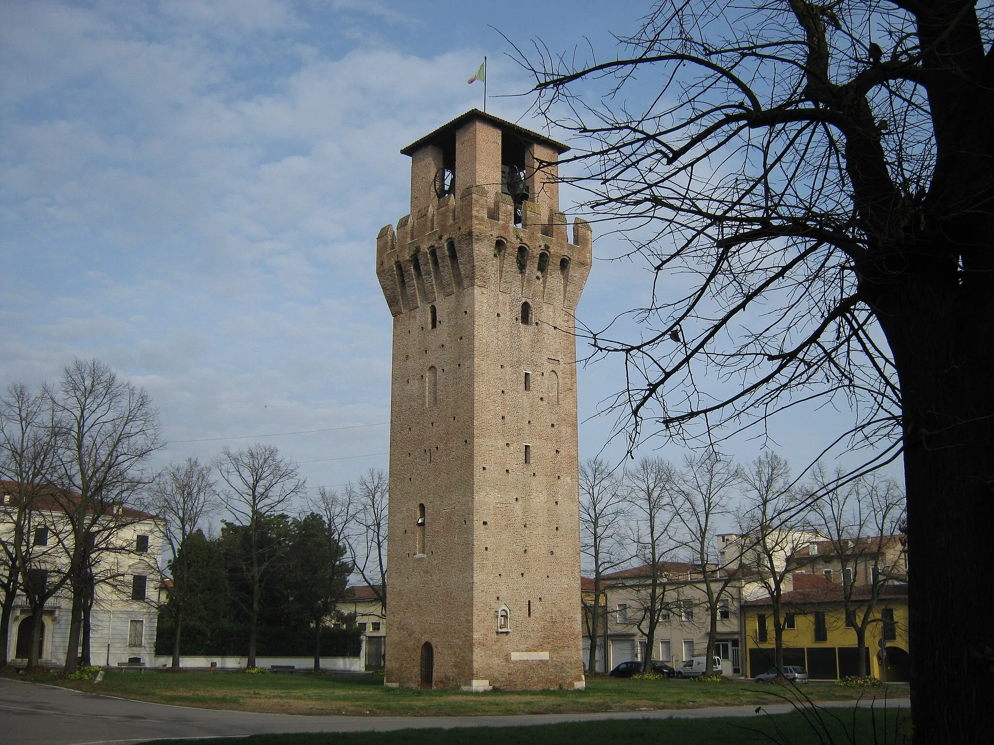 Photo showing: Ancient Castle Tower, Revere, Lombardia, Italy