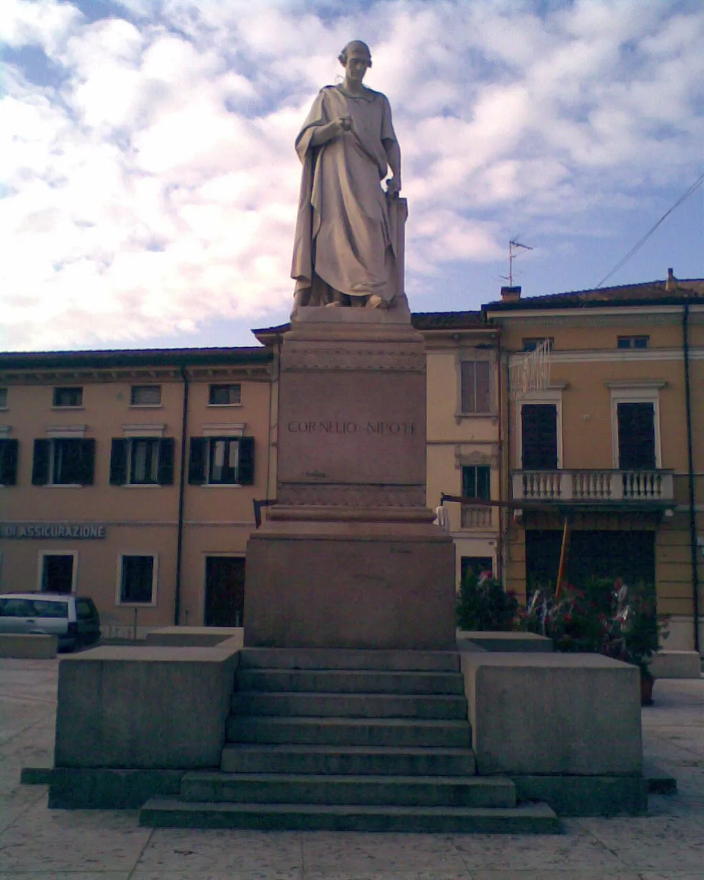 Photo showing: Ostiglia, Italia, Piazza Cornelio