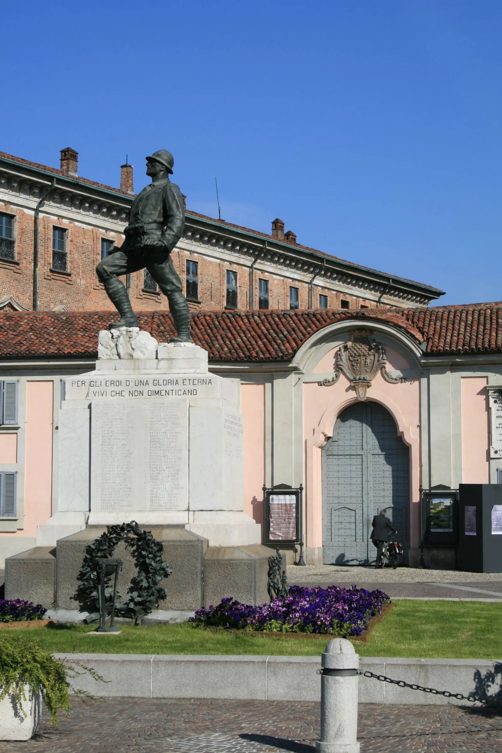 Photo showing: Lainate War Memorial